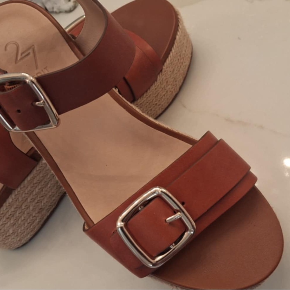 Women's Tan Sandals with Silver Buckle 27 Edit